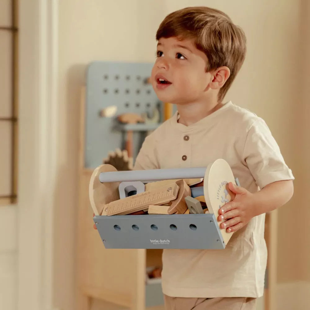Bambino porta con sé la Cassetta degli Attrezzi Little Dutch