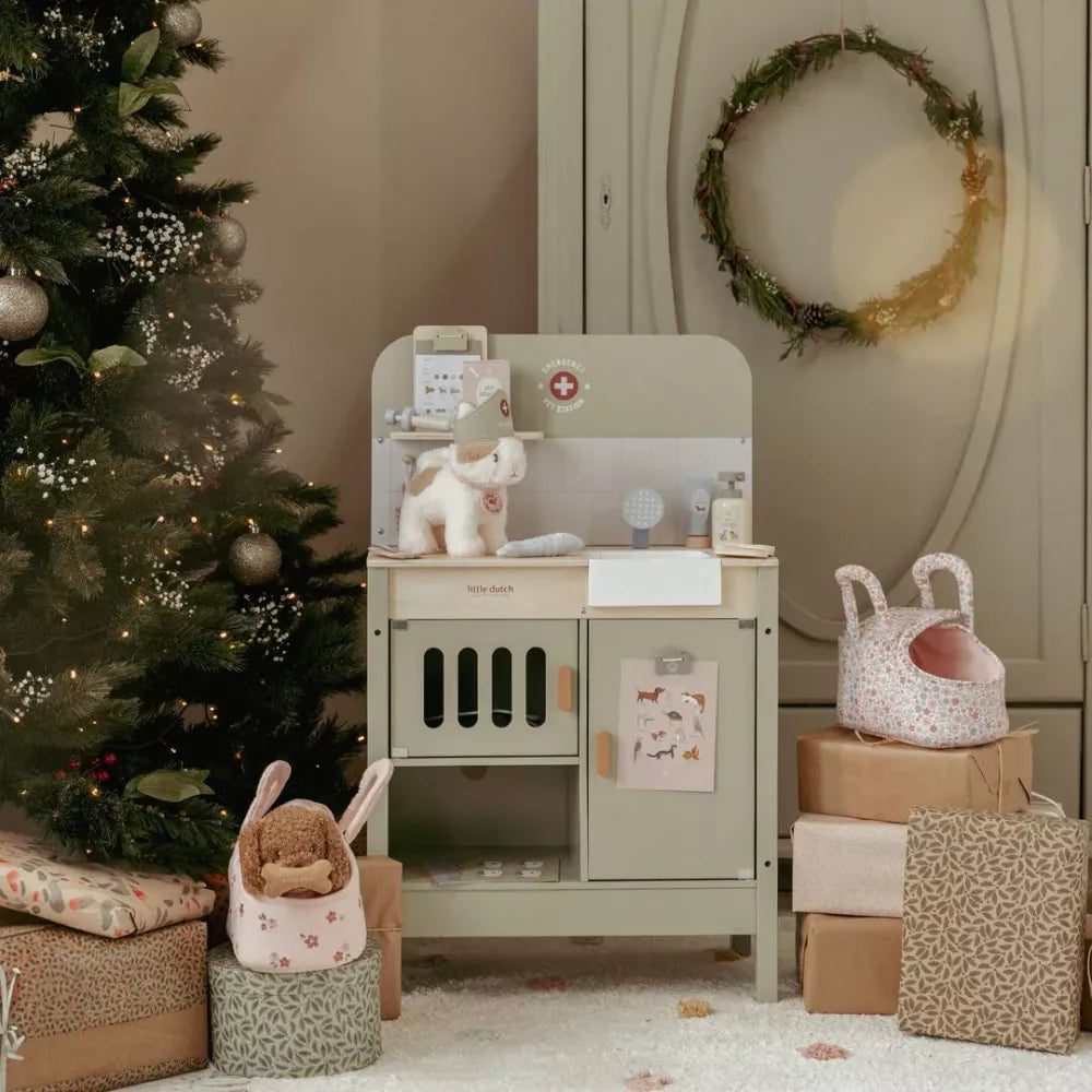 Esempio Banco da Veterinario in Legno Little Dutch vicino all'albero di Natale