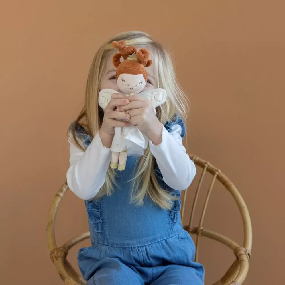Bambina gioca con la Bambola Fata Mia Little Dutch