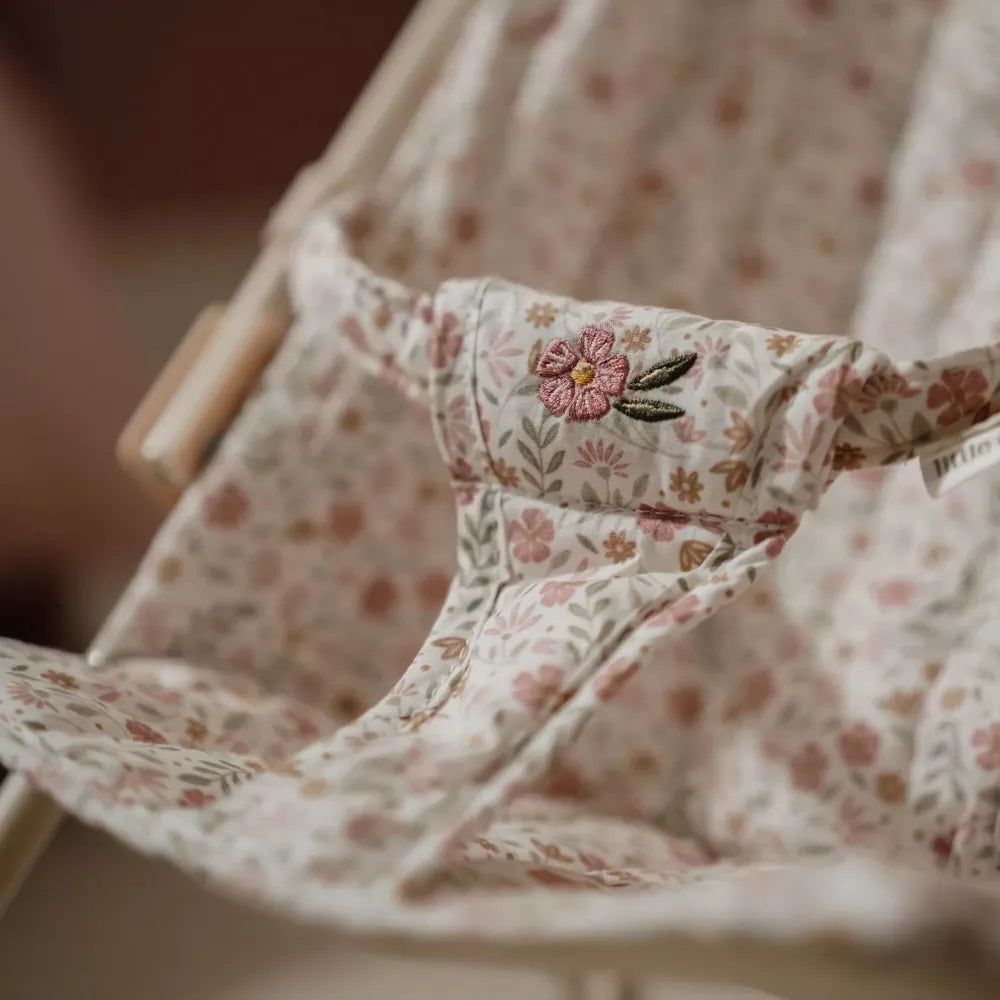 Dettaglio ricamato del Passeggino per Bambole Bianco Little Dutch