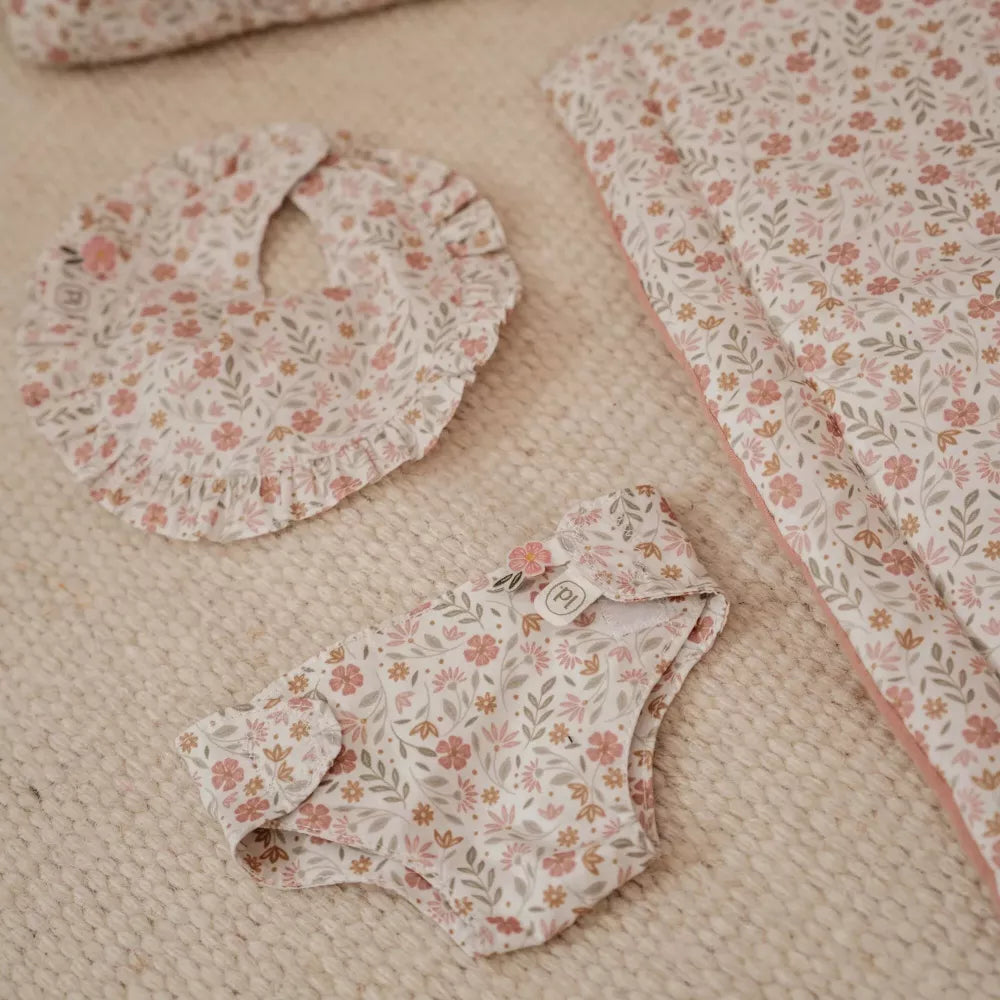 Pannolino e bavaglino inclusi con la Borsa Fasciatoio per Bambole Little Dutch