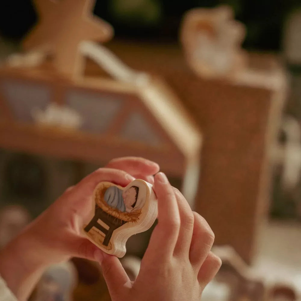 Dettaglio personaggio Valigetta Presepe in Legno Little Dutch