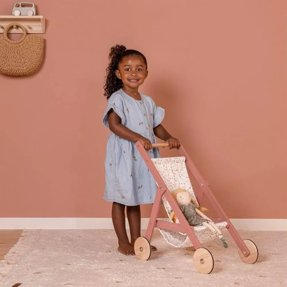 Bambina con il Passeggino per Bambole in Legno Little Dutch