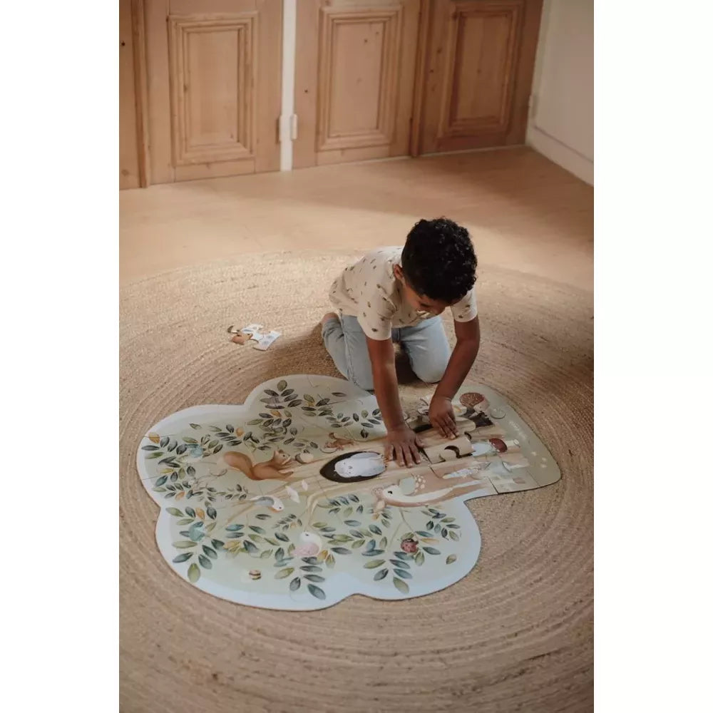 Bambino gioca con il Puzzle XL Little Dutch Forest Friends