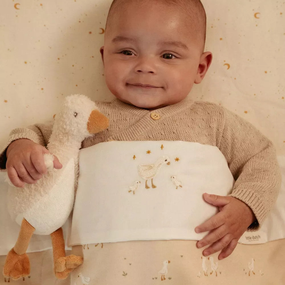 Bambino stringe il Peluche Ochetta Little Dutch 17 cm