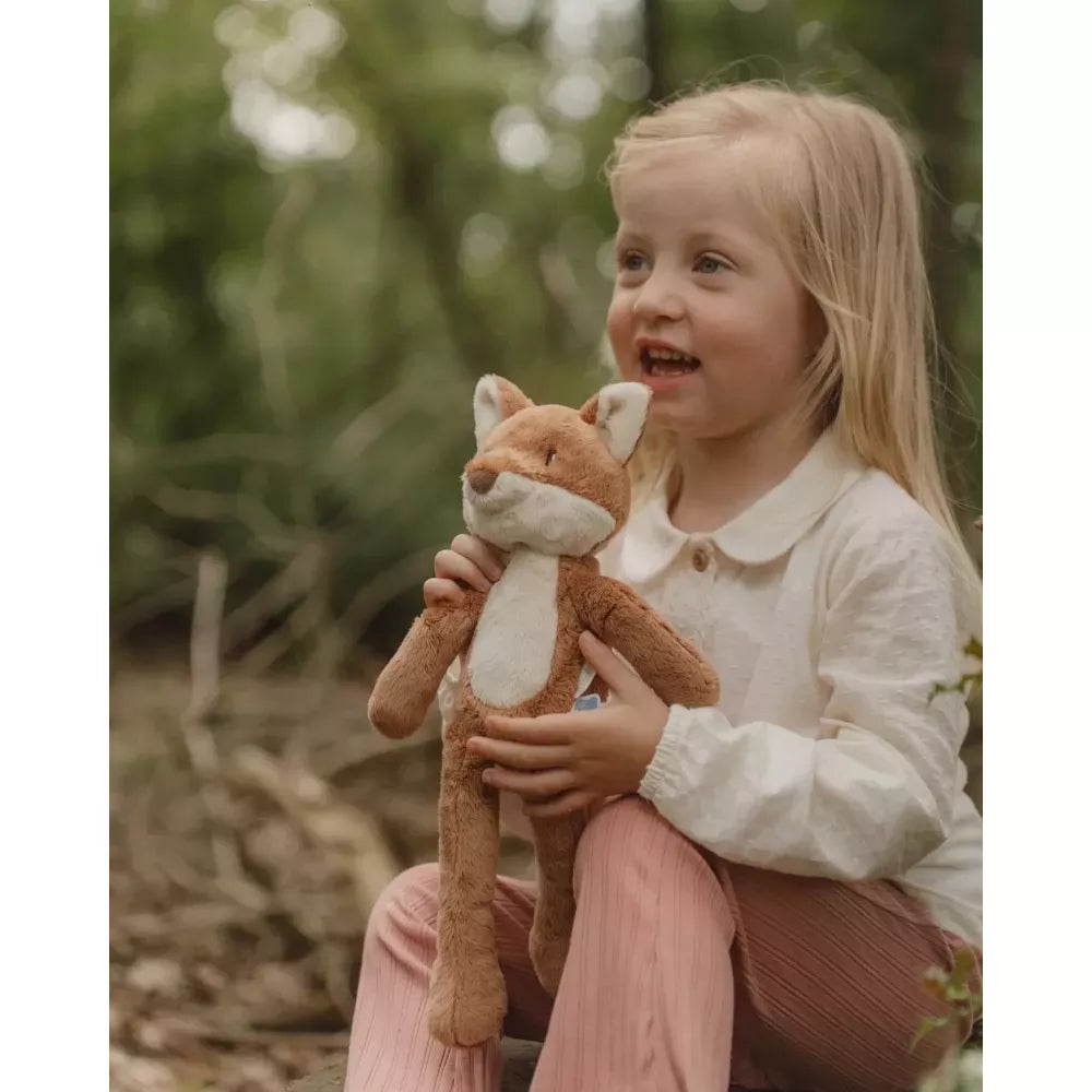 Bambina gioca con il Peluche Volpe Little Dutch 34 cm