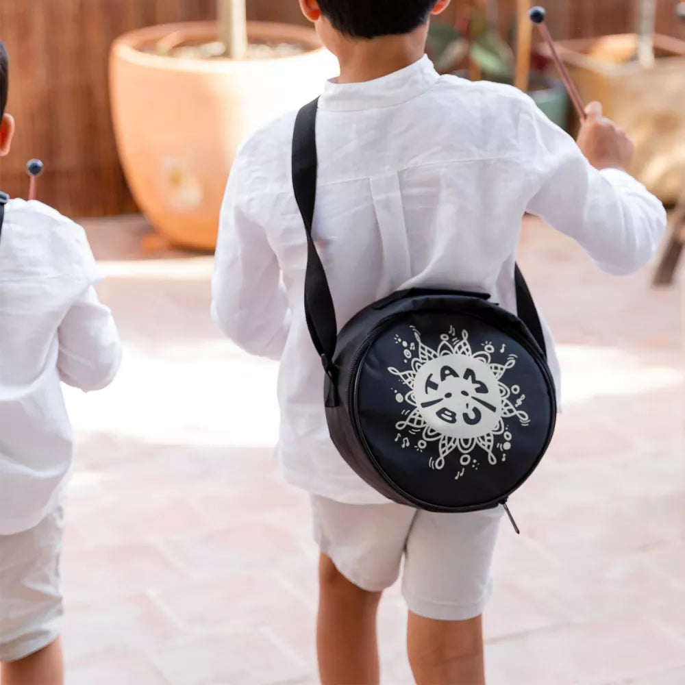 Bambino con la borsa porta Tambù Juegaconmigo Under the Sea